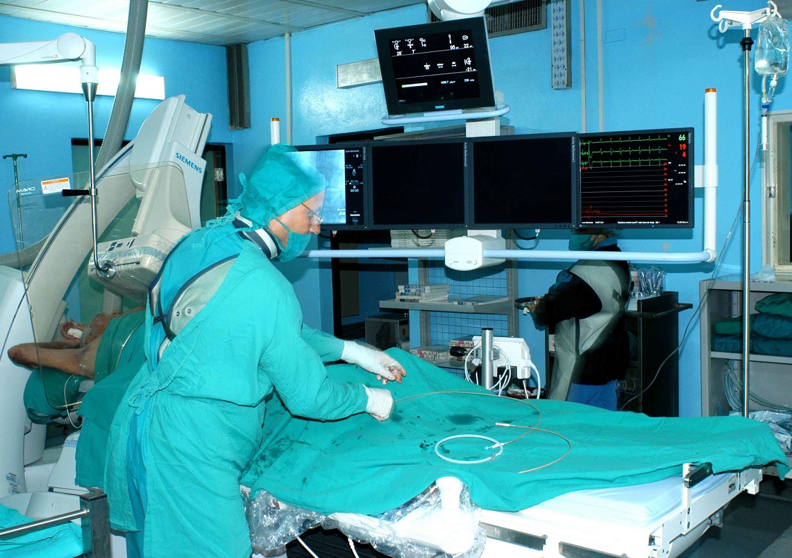 Ministro de Salud de Cuba denuncia impacto del bloqueo petrolero de EE.UU. en cirugías