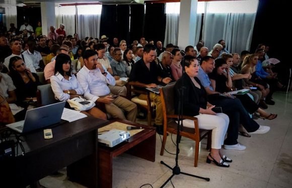 Intercambio empresarial en Holguín