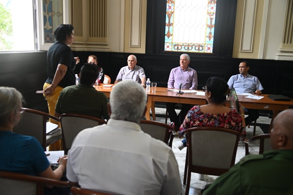 Díaz-Canel exige acelerar soluciones para jubilados y comunidades vulnerables en La Habana