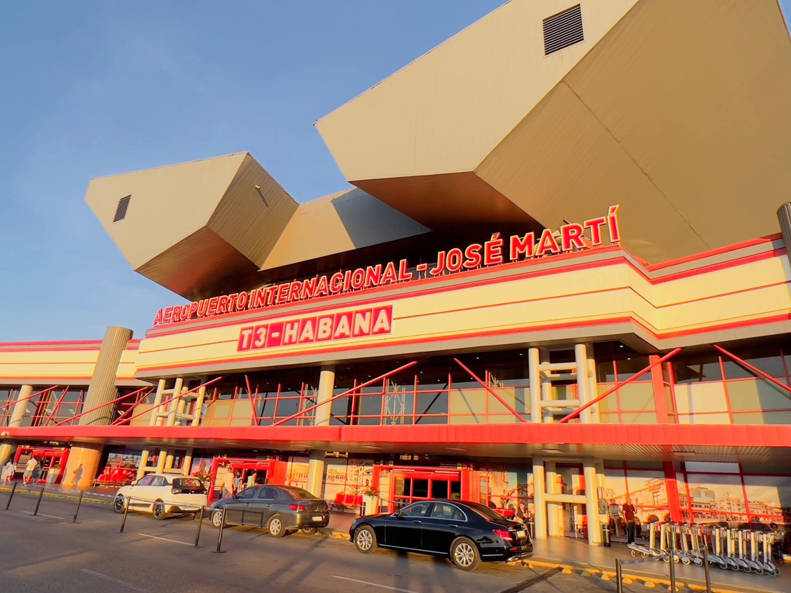 Cuba sin combustible para aviones