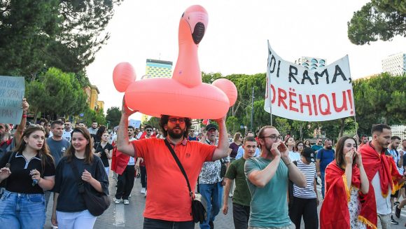 Miles protestan en Albania contra megaproyecto turístico vinculado a Jared Kushner