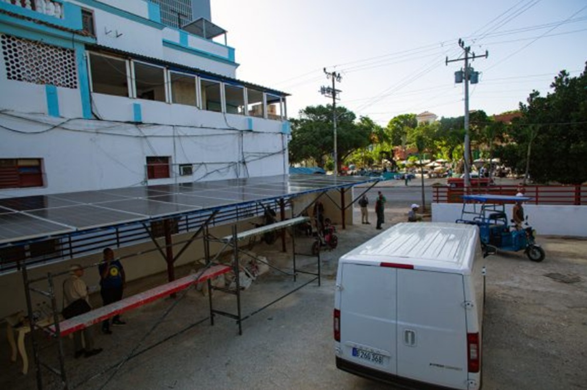 Proyecto de recolección de residuos con triciclos eléctricos inicia en el Vedado