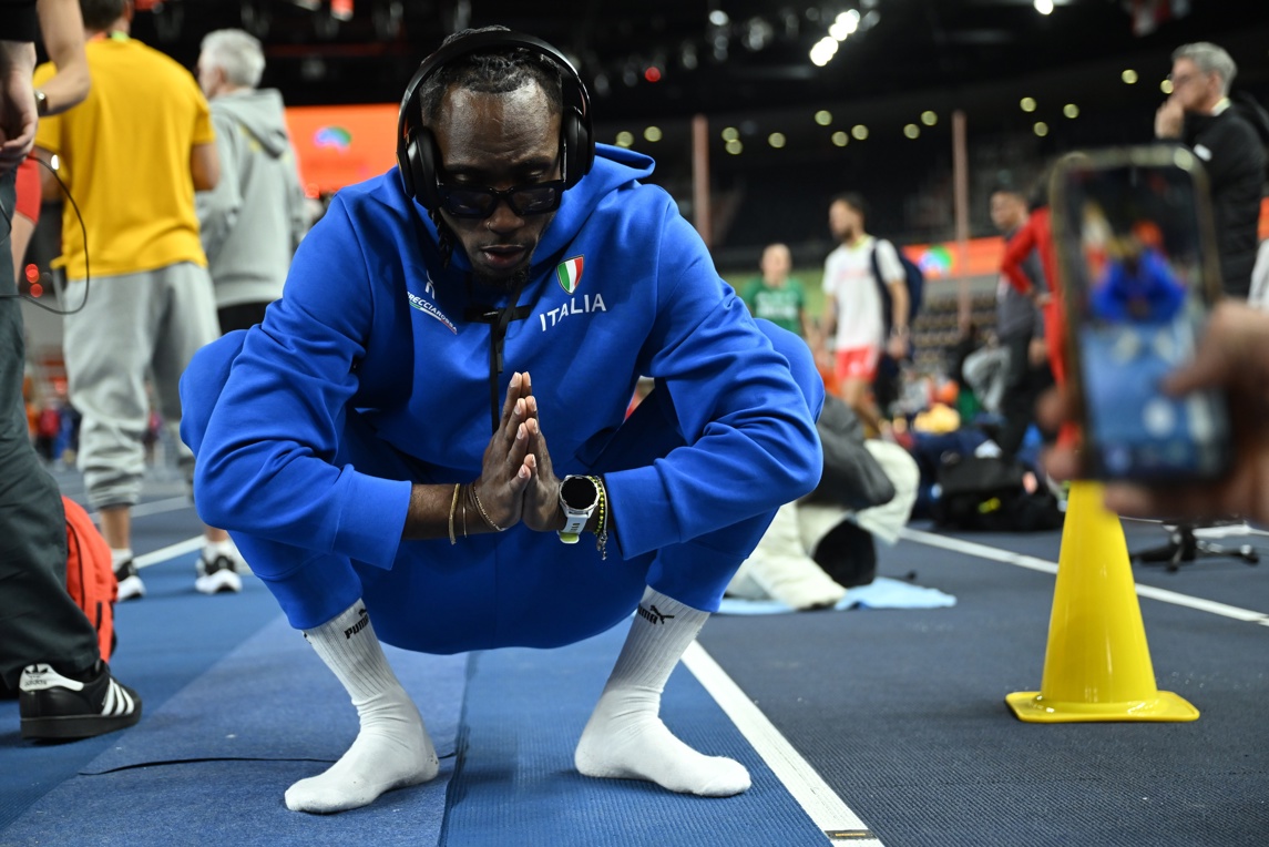 Andy Díaz hace historia con dos títulos consecutivos en triple salto bajo techo