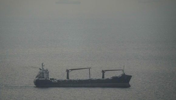 Irán cierra el estrecho de Ormuz