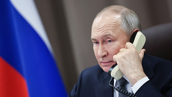 Putin y Trump discuten solución al conflicto ucraniano y relaciones bilaterales