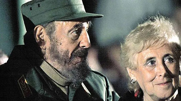 Stella Calloni apoya a Cuba