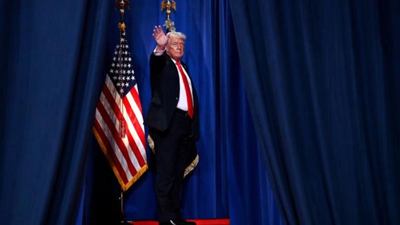 Trump pierde control sobre votantes blancos sin título universitario