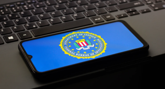 FBI investiga filtración de datos de agentes por grupo de hackers