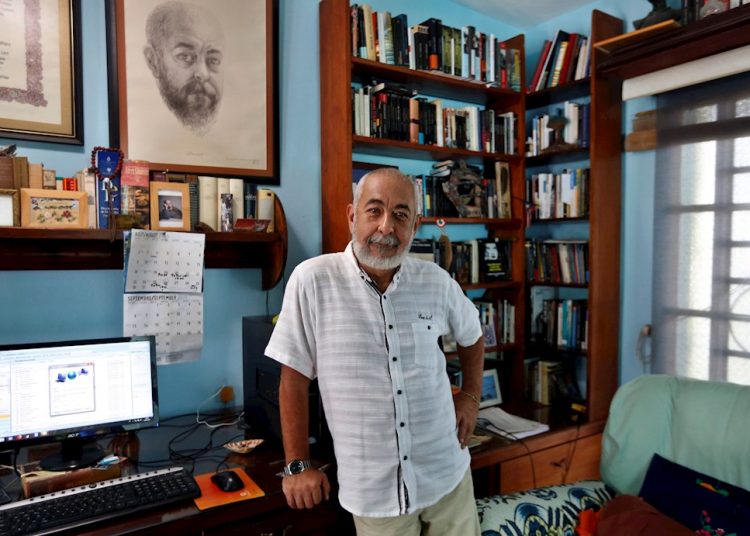 Leonardo Padura admite haber considerado salir de Cuba, pero su vínculo con la isla