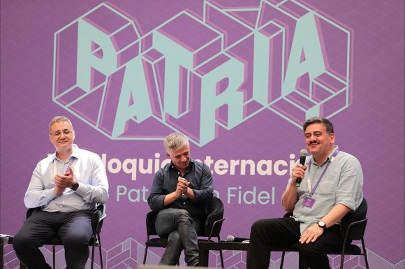 Coloquio Patria debate opacidad algorítmica