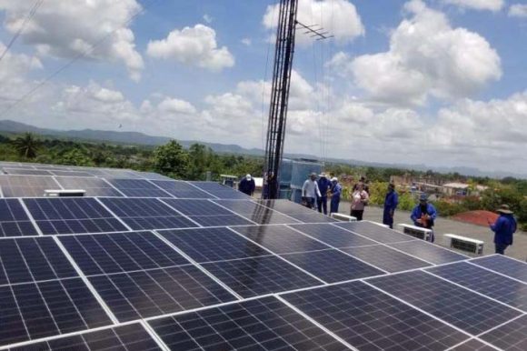 ETECSA instala sistemas fotovoltaicos en Pinar del Río
