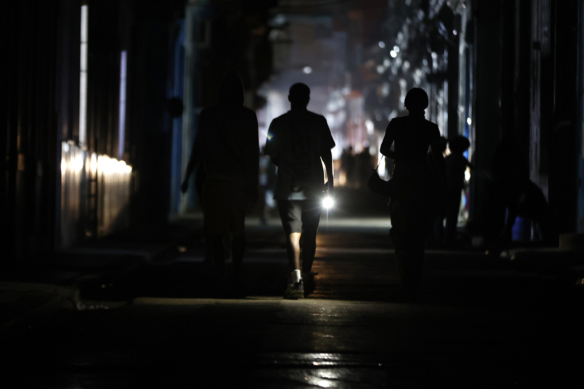 Cuba restablece parcialmente la electricidad tras 28 horas de apagón nacional