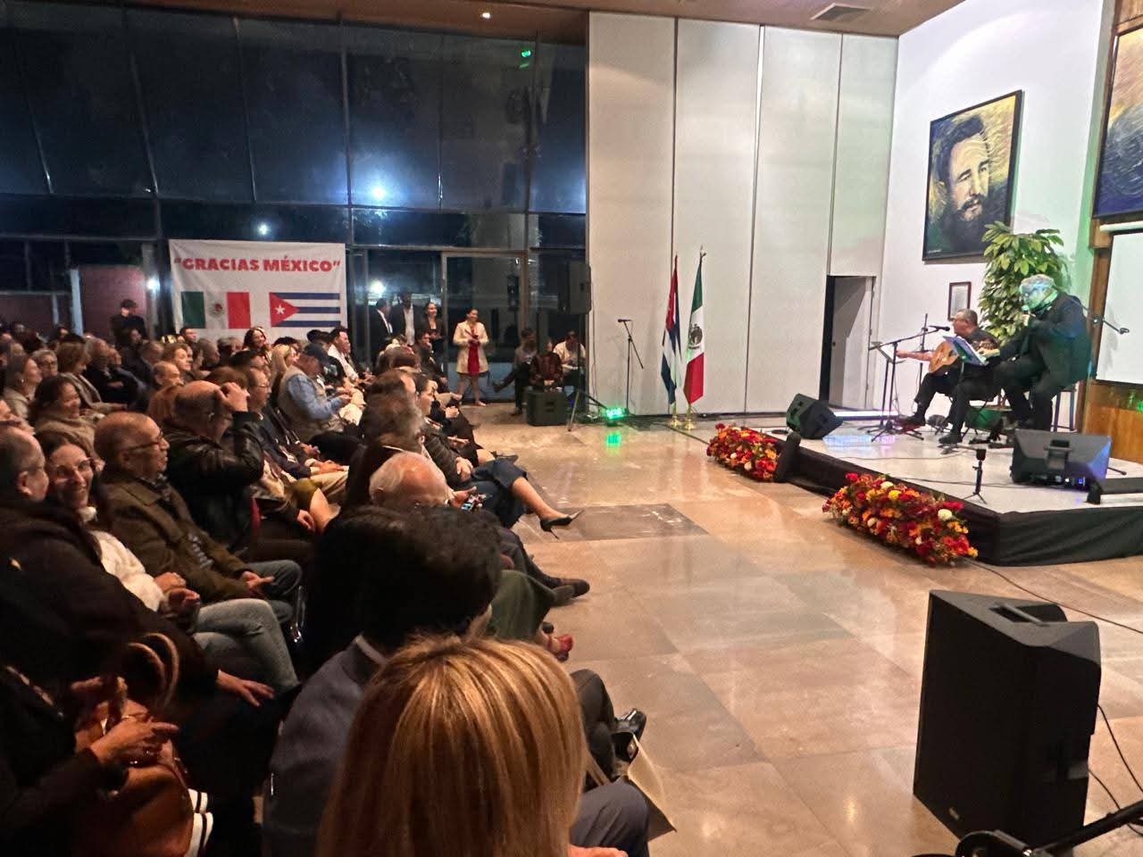 Amaury Pérez rinde homenaje a Benito Juárez