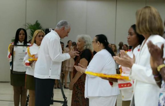 FMC condecora a más de 300 mujeres en su 66 aniversario