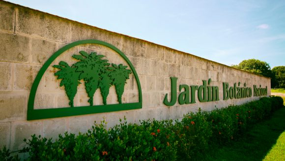 Jardín Botánico Nacional de Cuba firma alianza para preservar sus colecciones