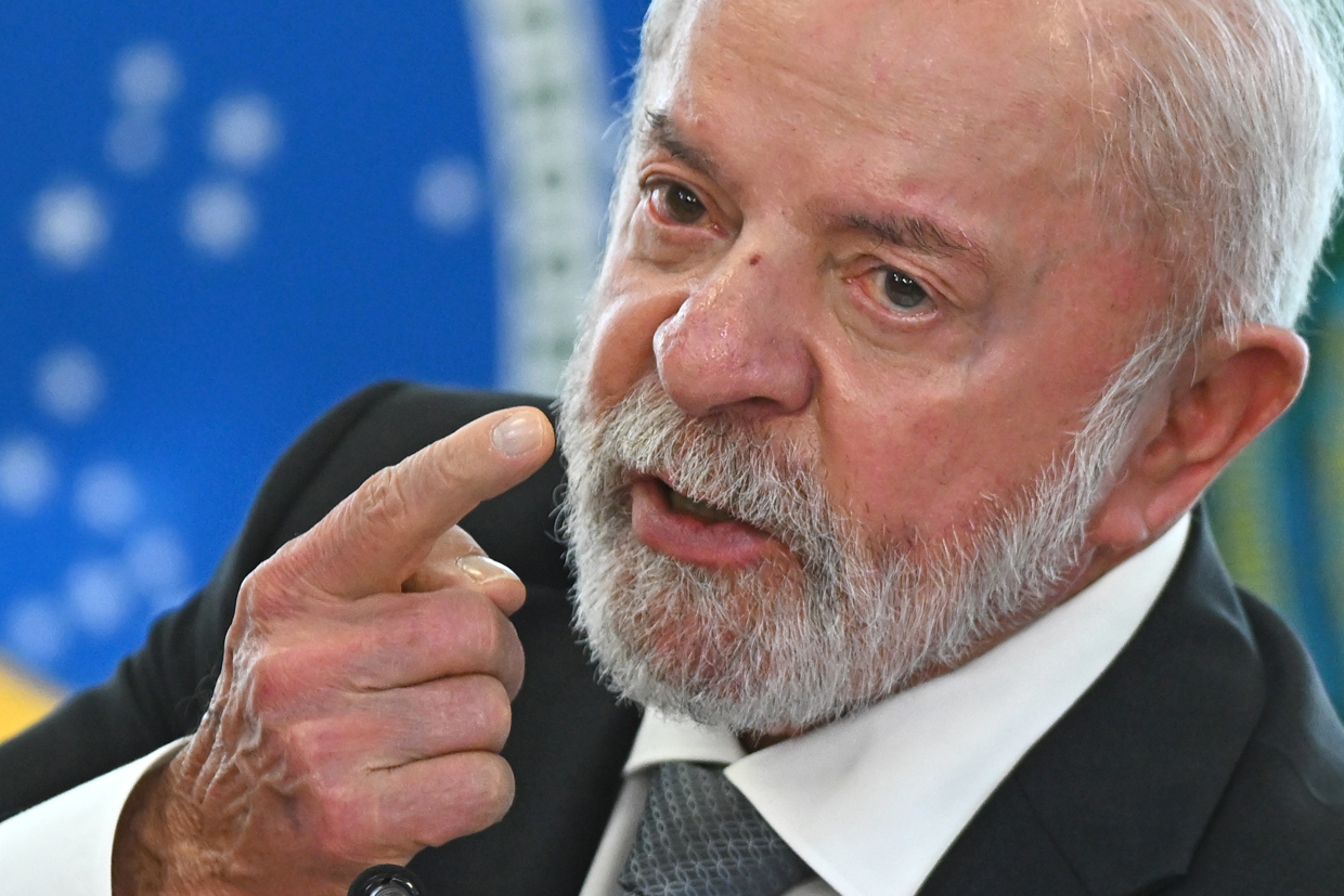 Ecuador expulsa a diplomáticos cubanos tras declararlos personas non gratas