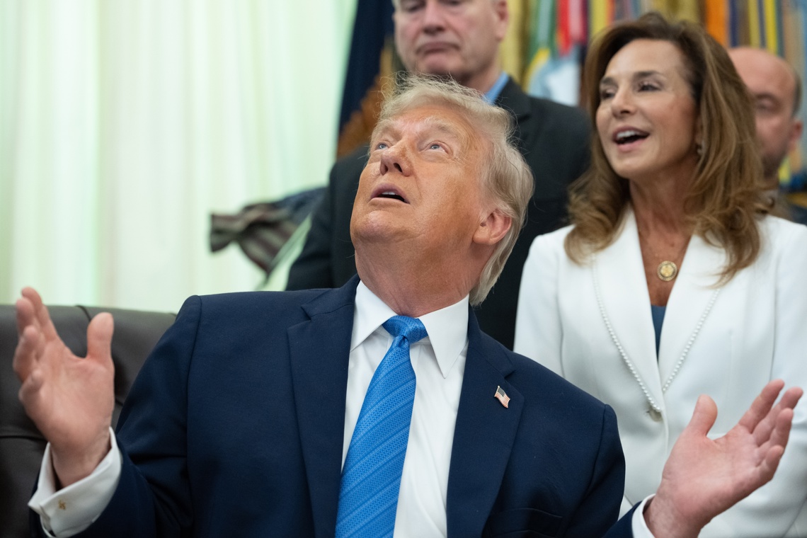 Trump anuncia firma de acuerdo con Irán este domingo