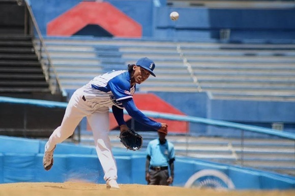 Industriales lidera la Liga Élite del Béisbol Cubano tras victoria ante Holguín