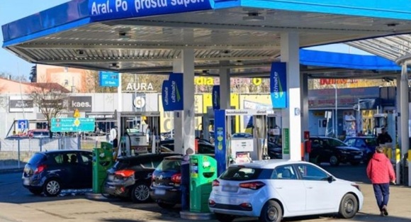 Alemanes buscan gasolina barata