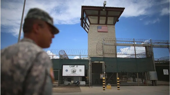 ICE transfiere a inmigrantes con permisos legales a Guantánamo