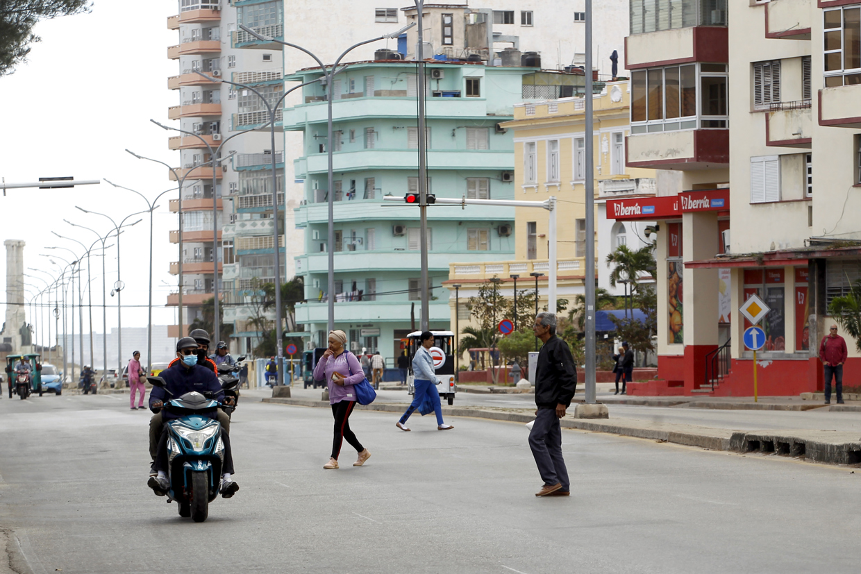 Cuba elimina 92.000 empleos públicos en cuatro ministerios