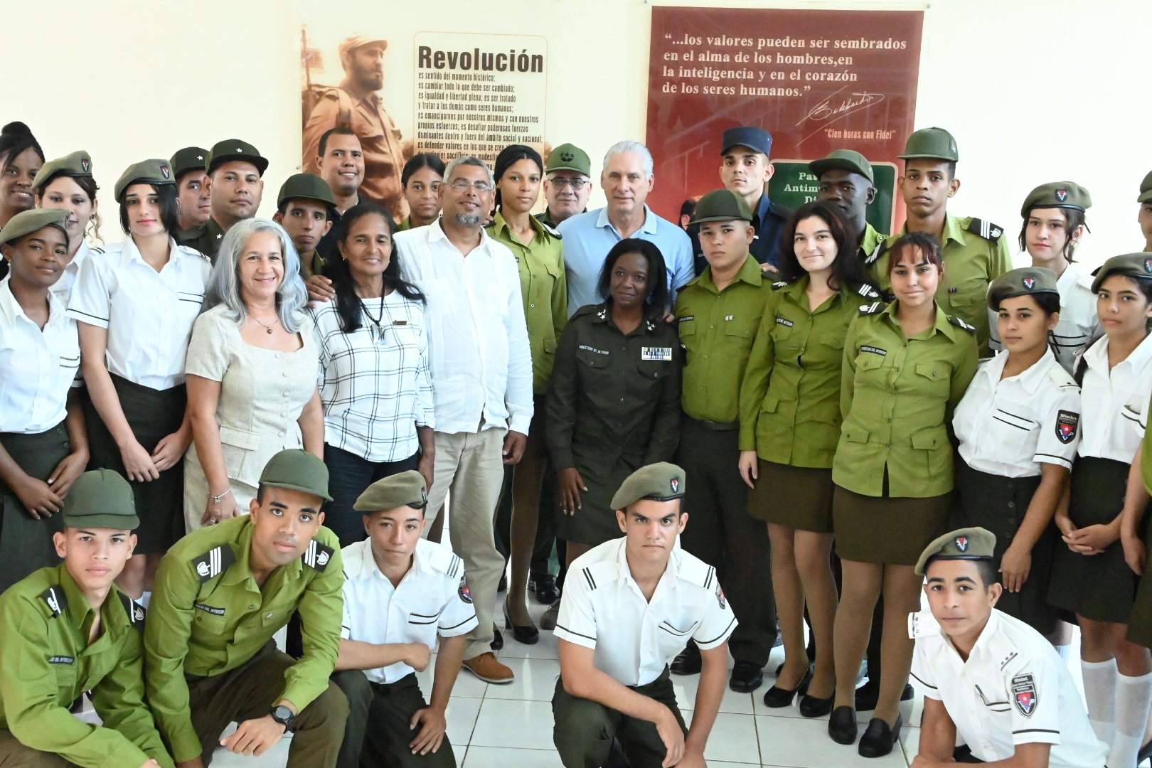 Díaz-Canel visita preuniversitario