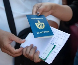 Panamá extiende visa de tránsito para cubanos