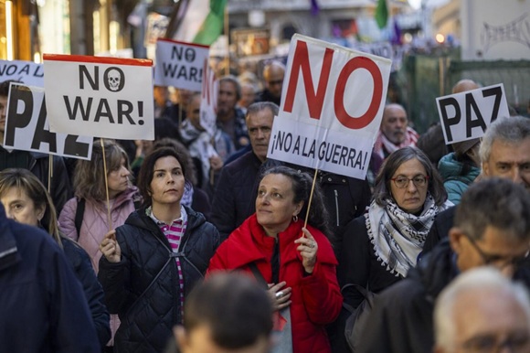 Miles protestan en Madrid contra la guerra y el imperialismo