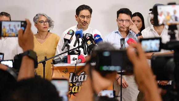 Carlos Caicedo retira candidatura presidencial y apoya a Iván Cepeda en Colombia