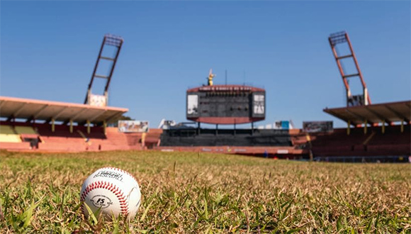 Leones dominan en Liga Élite