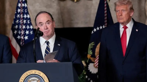 Destituyen al secretario de la Marina de EEUU