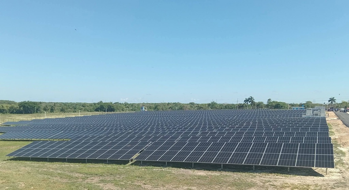 Cuba abre primer parque solar