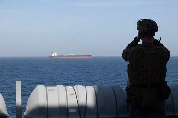 Trump ordena a la Marina disparar a barcos con minas en Ormuz
