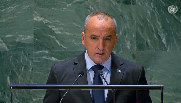 Cuba cuestiona política de sanciones de EE.UU. en medio de reformas económicas