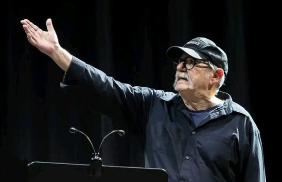 Silvio Rodríguez ofrece concierto en Valencia pese a tormenta