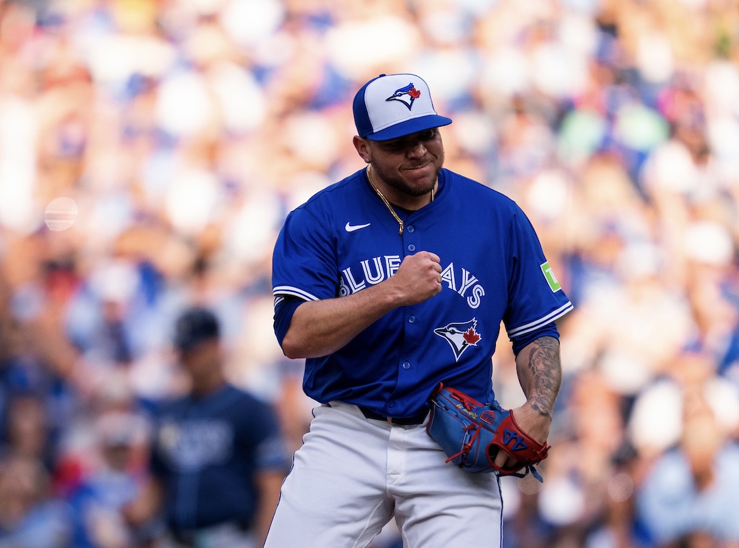 Yariel Rodríguez regresa a la MLB con ponche a Yandy Díaz