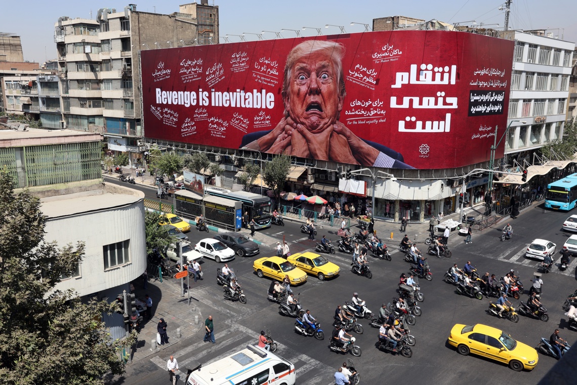 Trump anuncia sanciones económicas contra Irán, que las rechaza como maniobra distractora