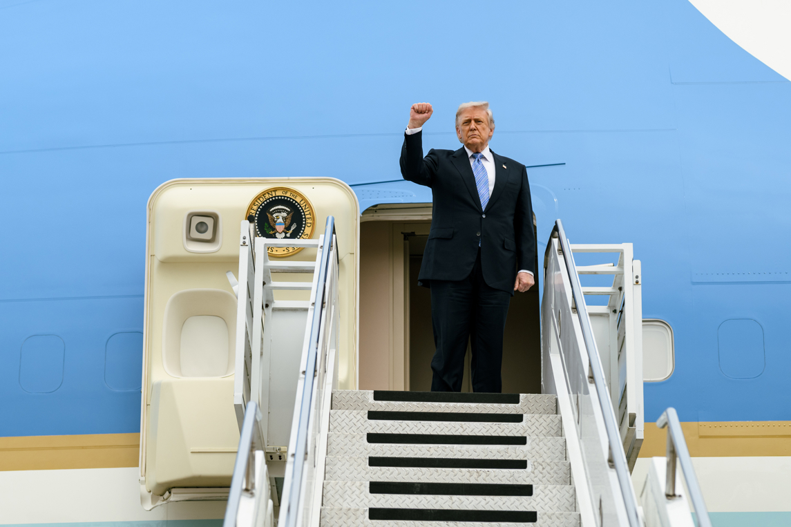 Trump evita comentar investigación contra Raúl Castro y mantiene apertura al diálogo con