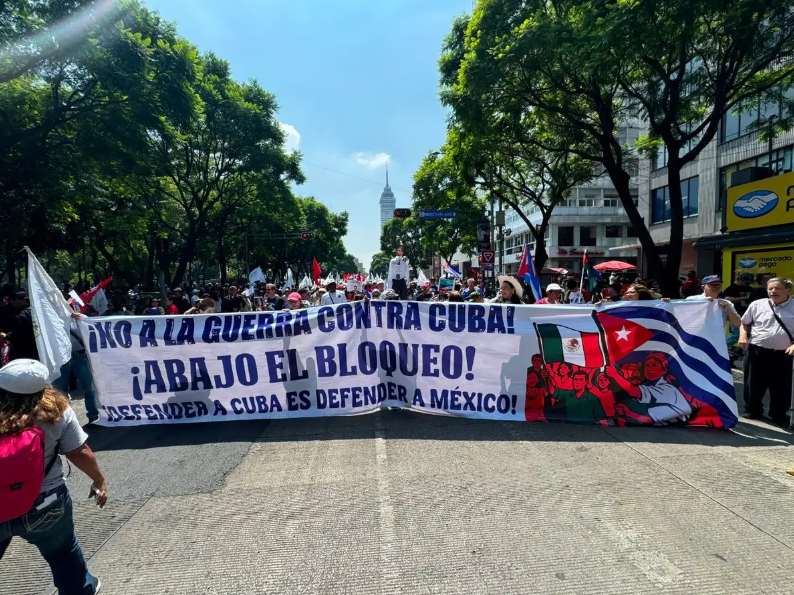 Miles marchan en CDMX