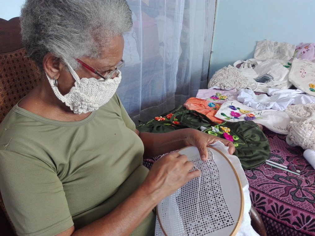 Magalys Ramírez Placeres, maestra artesana de Trinidad, recibe premio por su legado