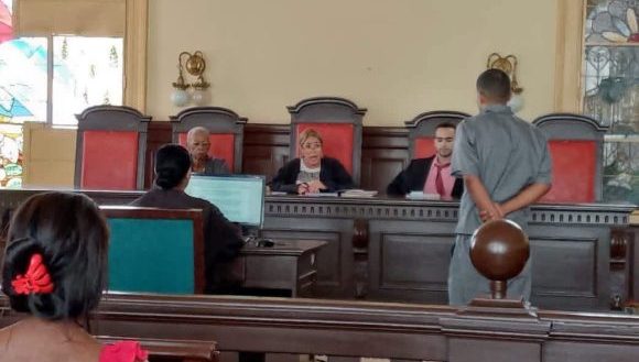 Condenan a 12 años de prisión por sabotaje a parque fotovoltaico en Pinar del Río