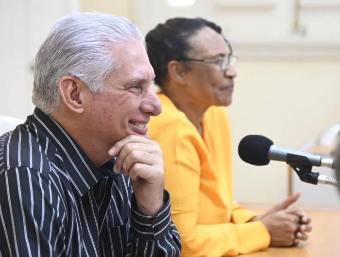Díaz-Canel conoce avances de la IA en la UH