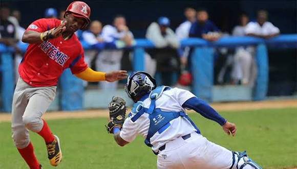 Artemisa, Matanzas y Las Tunas triunfan en el inicio de la IV Liga Élite del Béisbol