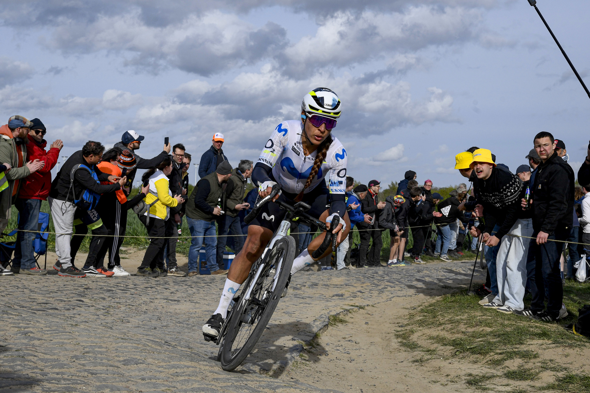 Arlenis Sierra logra Top 10 en la Clásica París-Roubaix de ciclismo