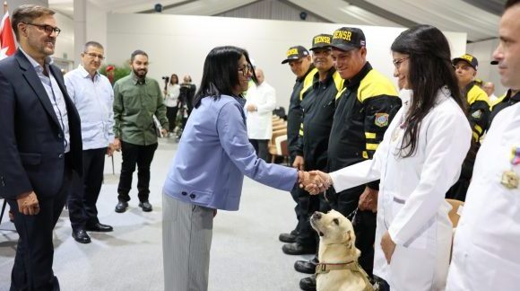 Venezuela condecora a brigada cubana