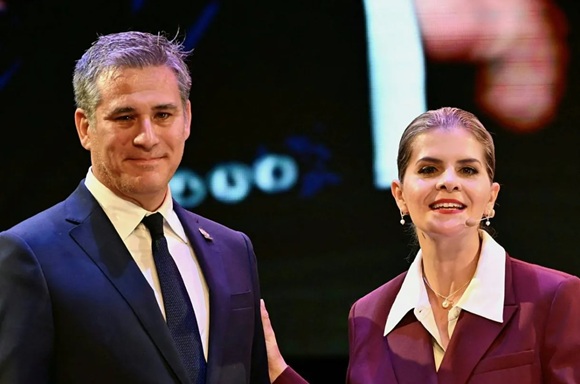 Presidenta de Costa Rica destituye a canciller por omitir reunión con Trump