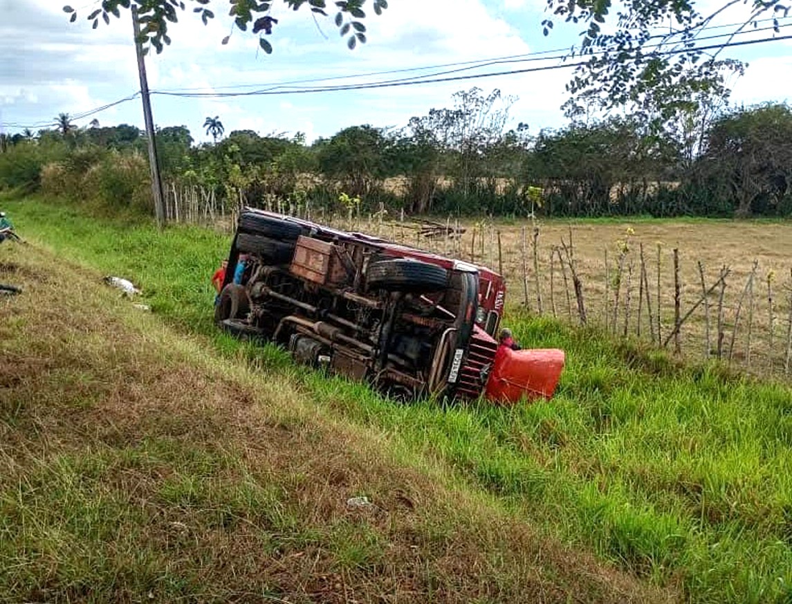 Accidente de camión en Villa Clara deja 18 personas lesionadas