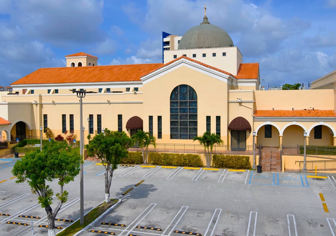Devota argentina auxilia a migrantes en parroquia de Miami