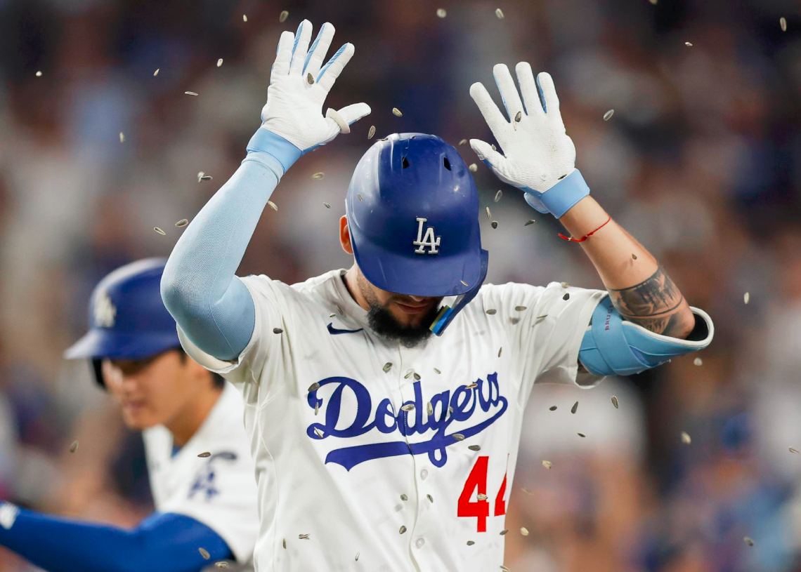Andy Pagés brilla con tres jonrones en una noche histórica