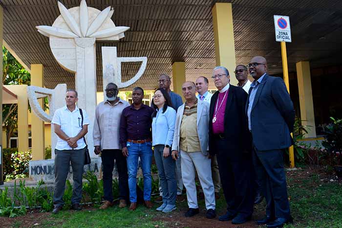 Líderes religiosos analizan la oncología cubana
